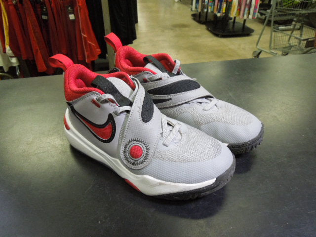 Load image into Gallery viewer, Used Nike Team Hustle D 11 Basketball Shoes Size 2Y
