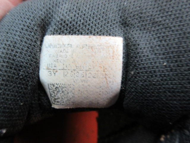 Load image into Gallery viewer, Used Under Armour Leadoff Low RM Jr. Baseball Cleats - Size Youth 3
