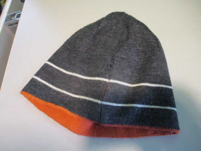 Load image into Gallery viewer, Used Burton Reversible Winter Beanie
