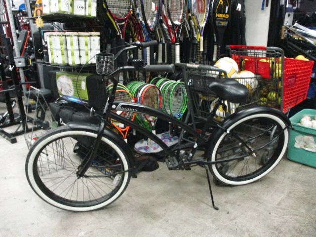 Load image into Gallery viewer, Used HBBC Skull and Bones Ladies Beach Cruiser 26"
