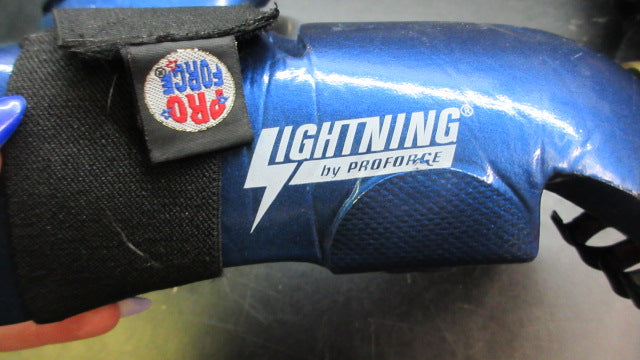 Load image into Gallery viewer, Used Pro Force Lightning MMA Gloves
