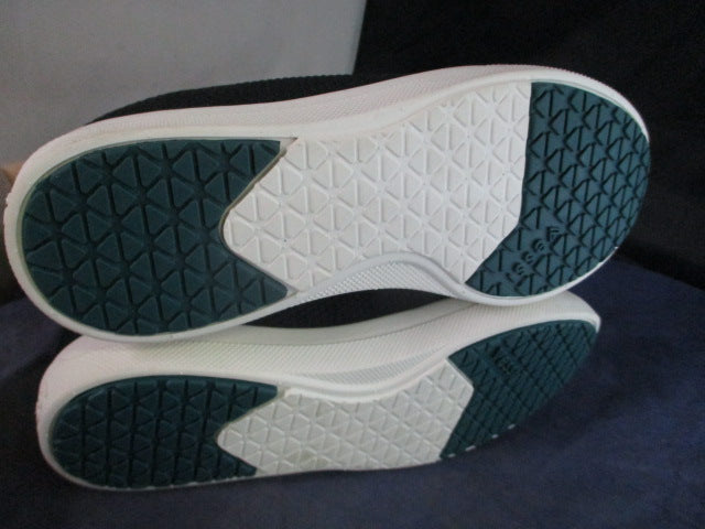 Load image into Gallery viewer, Used Vessi Weekender Kids Waterproof Shoes Size J4
