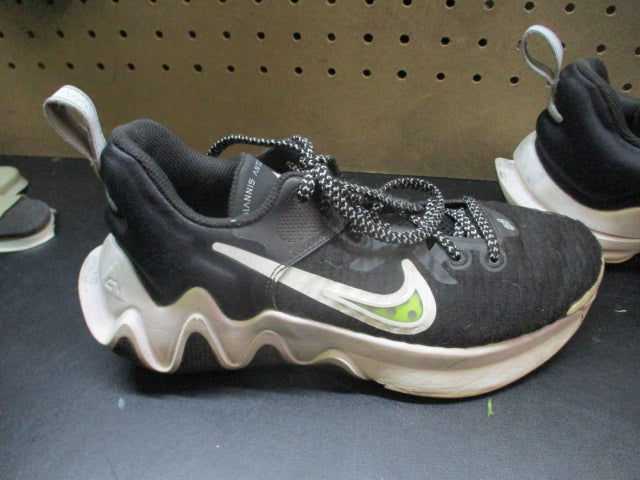 Load image into Gallery viewer, Used Nike Giannis Immortality Basketball Shoes  - Size 6
