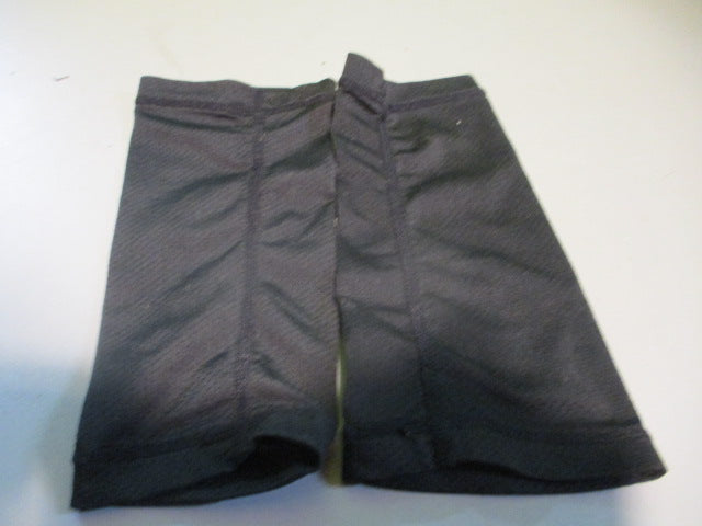 Load image into Gallery viewer, Used Umbro shin guard sleeves - Pair
