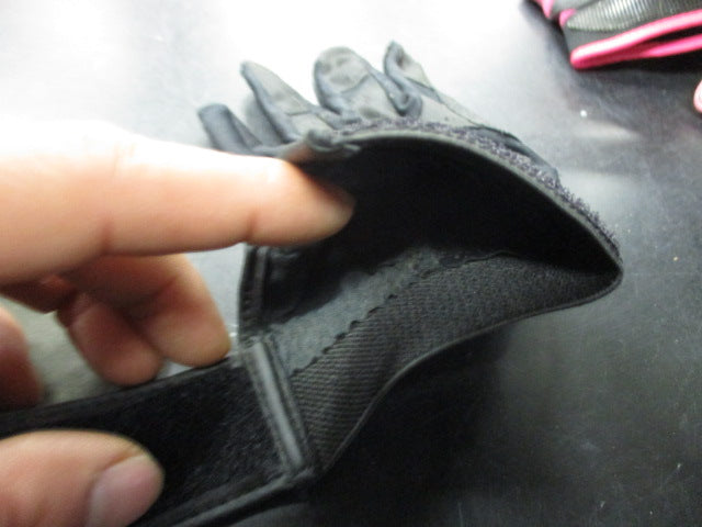 Load image into Gallery viewer, Used Adidas Size Youth Medium Batting Glove - RH
