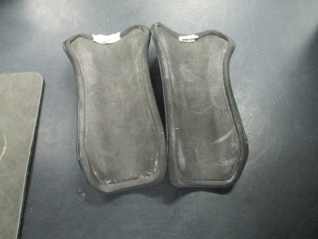 Load image into Gallery viewer, Used Adidas Youth Soccer Shin Guards
