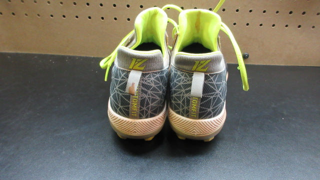 Load image into Gallery viewer, Used New Balance Cleats - Size 5
