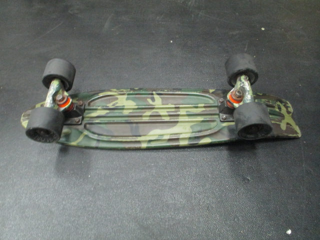 Load image into Gallery viewer, Used Globe 22&quot; Penny Skateboard (Needs New Bearings)
