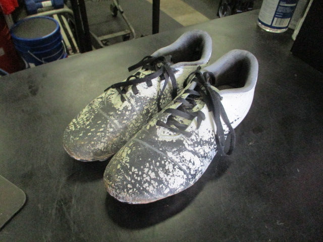 Load image into Gallery viewer, Used Adidas Cleats Low Heavy Use Size 6
