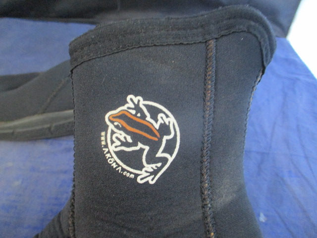 Load image into Gallery viewer, Used Akona Titanium AKBT164 Dive Boots Size 5
