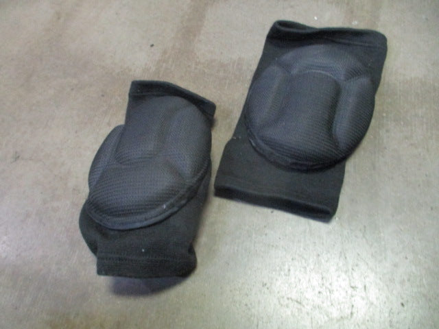Load image into Gallery viewer, Used Black Volleyball Knee Pads
