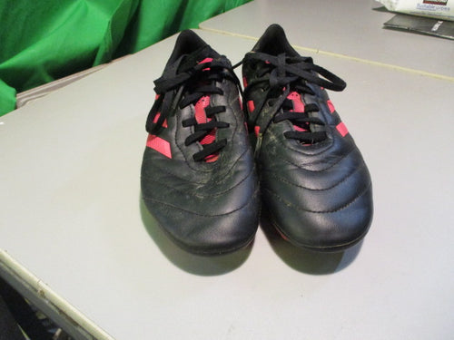 Used Adidas Pink/Black Size 5 Soccer Cleats