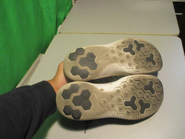 Load image into Gallery viewer, Used Nike Free Run Size 8.5 Running Shoes
