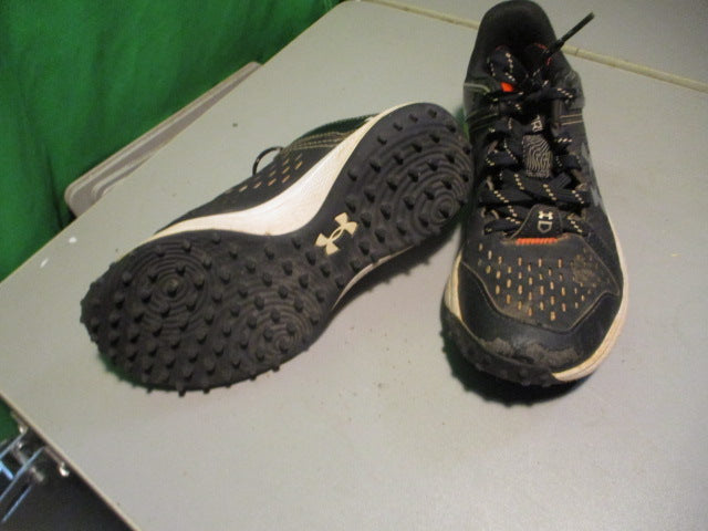 Load image into Gallery viewer, Used Under Armour Charged Turf Shoes Size 3Y
