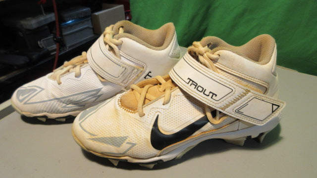 Load image into Gallery viewer, Used Nike Trout Cleats Size 5
