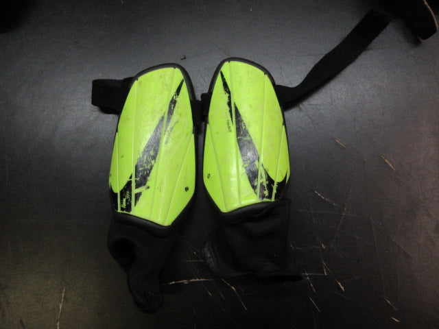 Load image into Gallery viewer, Used Nike Soccer Shin Guards - Size Youth Medium

