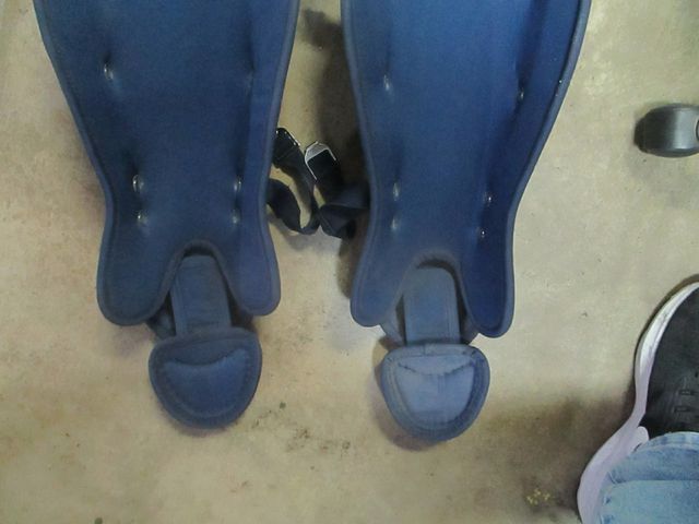 Load image into Gallery viewer, Used riddell Catchers Shin Guards LG2-12 Navy
