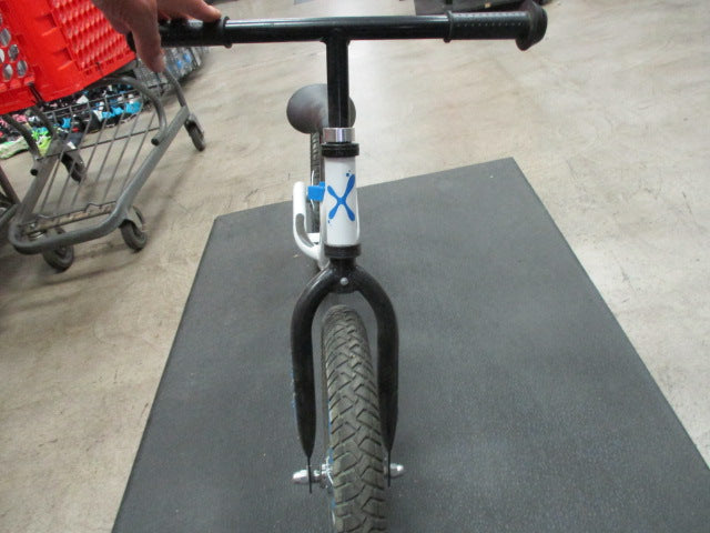 Load image into Gallery viewer, Used Bixe 10&quot; Kids Balance Bike
