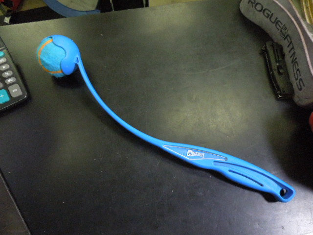 Load image into Gallery viewer, Used Chuckit! Classic Ball Launcher with One Ball
