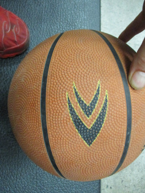 Load image into Gallery viewer, Used Longsail Size Youth Basketball
