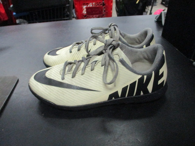Load image into Gallery viewer, Used Nike Mercurial Size Youth 1.5 Indoor Soccer Cleats

