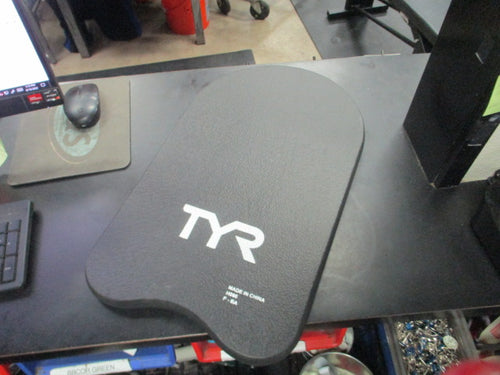 Used Tyr Kickboard 20