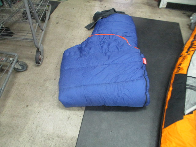 Load image into Gallery viewer, Used Coleman Coletherm Insulation Camping Sleeping Bag
