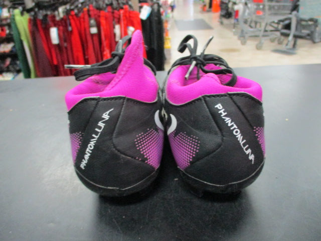 Load image into Gallery viewer, Used Nike Phantom Luna Size 5 Soccer Cleats
