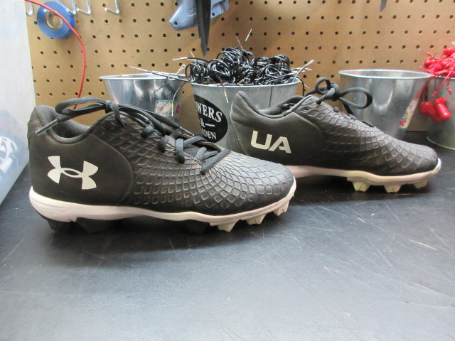 Load image into Gallery viewer, Used Under Armour Glyde 2.0 RM Softball Cleats - Size 7.5
