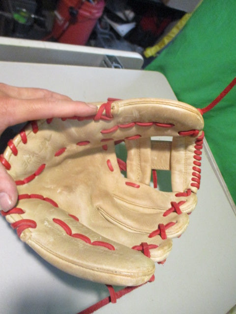 Load image into Gallery viewer, Used Marucci 43A2 Cypress Series M Type 11.5&quot; Glove - RHT
