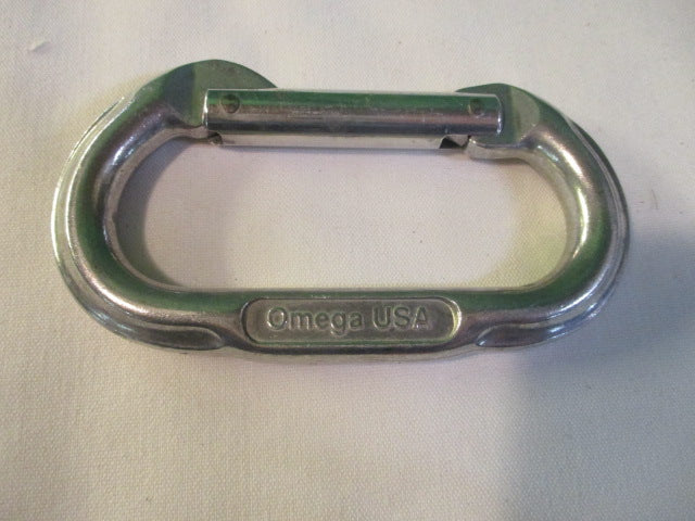 Load image into Gallery viewer, Used Omega USA KN 22 8 6 Carabiner
