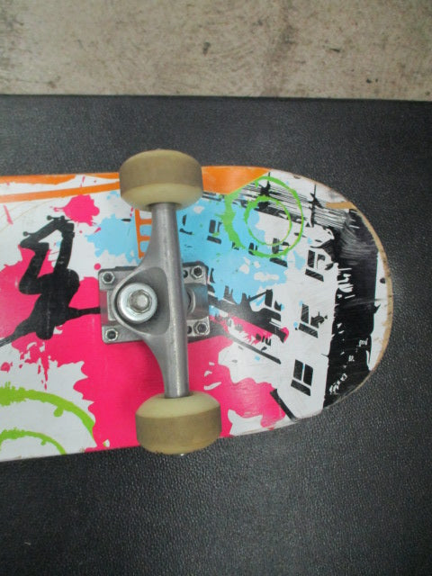 Load image into Gallery viewer, Used Beleev 31&quot; Graffiti Skateboard
