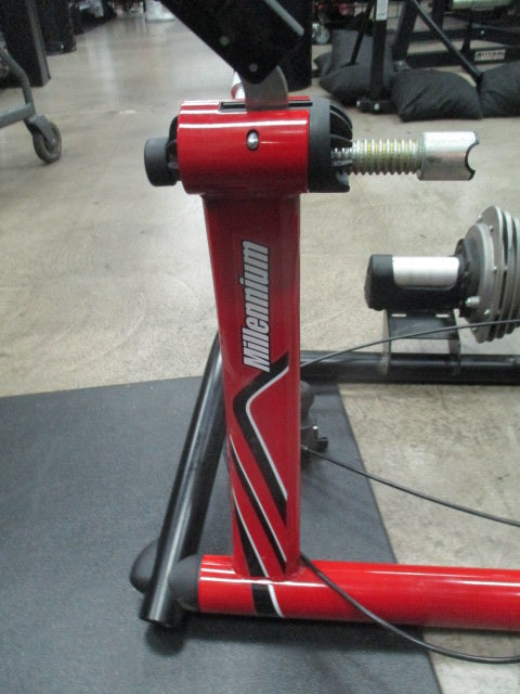Used Travel Trac Fluid + Bicycle Trainer