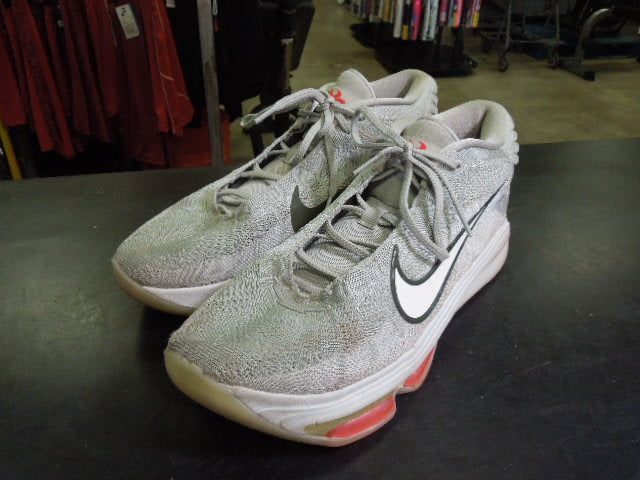 Load image into Gallery viewer, Used Nike Air Zoom GT Hustle 3 Basketball Shoes Size 13.5
