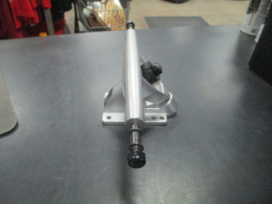 New SKATEBOARD TRUCKS Set of 2 Silver