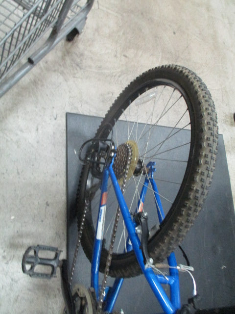 Load image into Gallery viewer, Used DiamondBack Cobra 24&quot; 21 Speed Mountain Bike
