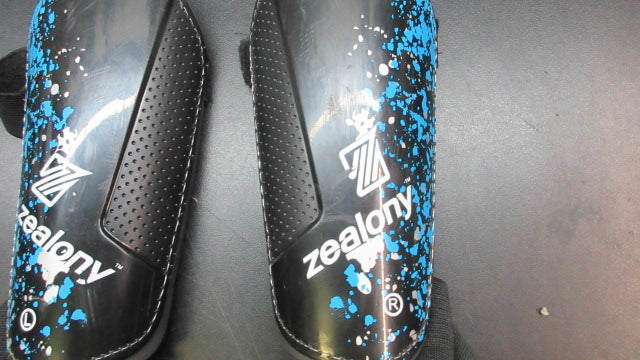 Load image into Gallery viewer, Used Zealony Soccer Shin Guards - Size Medium
