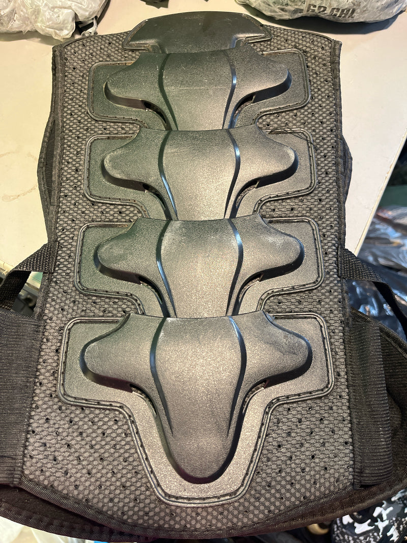 Load image into Gallery viewer, Used Star Knight Small Chest protector black with zipper
