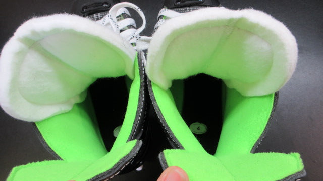 Load image into Gallery viewer, Used Bauer X-LS Hockey Skates - Size 4
