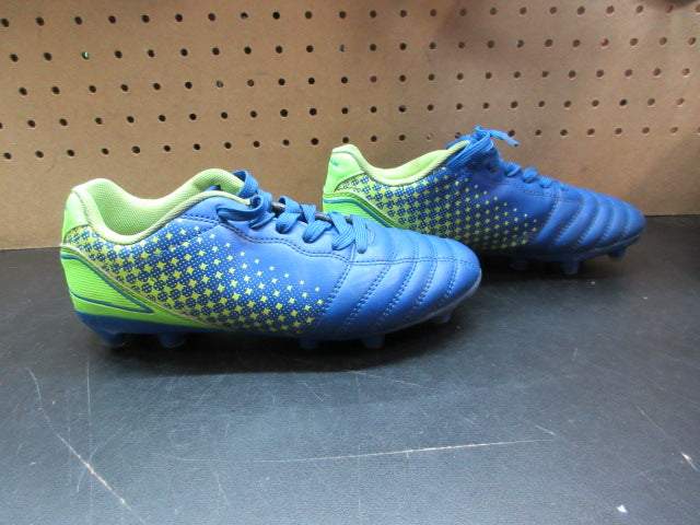 Load image into Gallery viewer, Used Dream Pairs Soccer Cleats - Size 4
