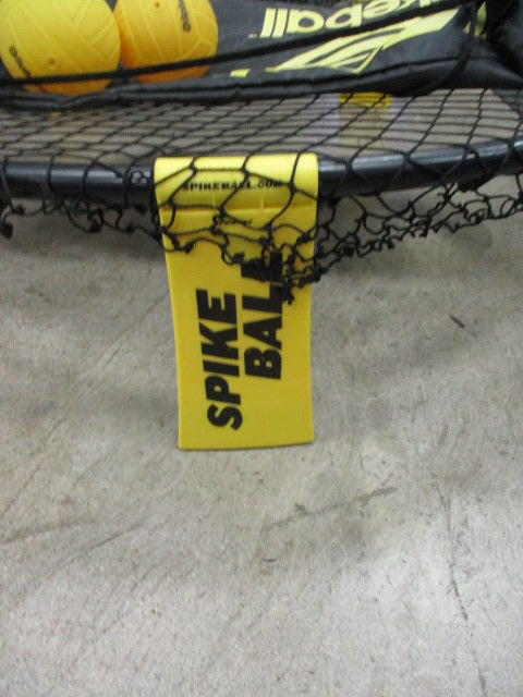 Load image into Gallery viewer, Used Spike Ball Yard Game With Carrying Bag 3- Balls
