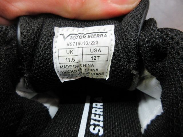 Load image into Gallery viewer, Used Victor Sierra Cattura MD Jr Soccer Shoes - Size Youth 12
