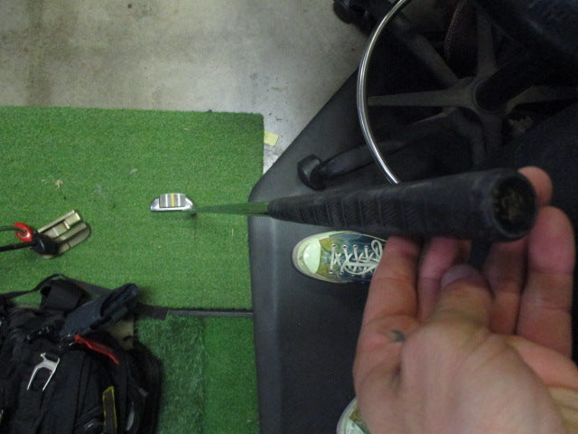 Load image into Gallery viewer, Vintage John Riley Tri-Liner Right Hand 2 Putter
