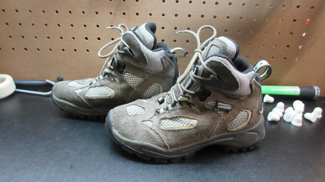 Load image into Gallery viewer, Used Vasque Breeze Water Proof Hiking Shoes - Youth 2 Med
