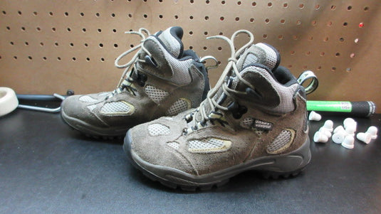 Used Vasque Breeze Water Proof Hiking Shoes - Youth 2 Med