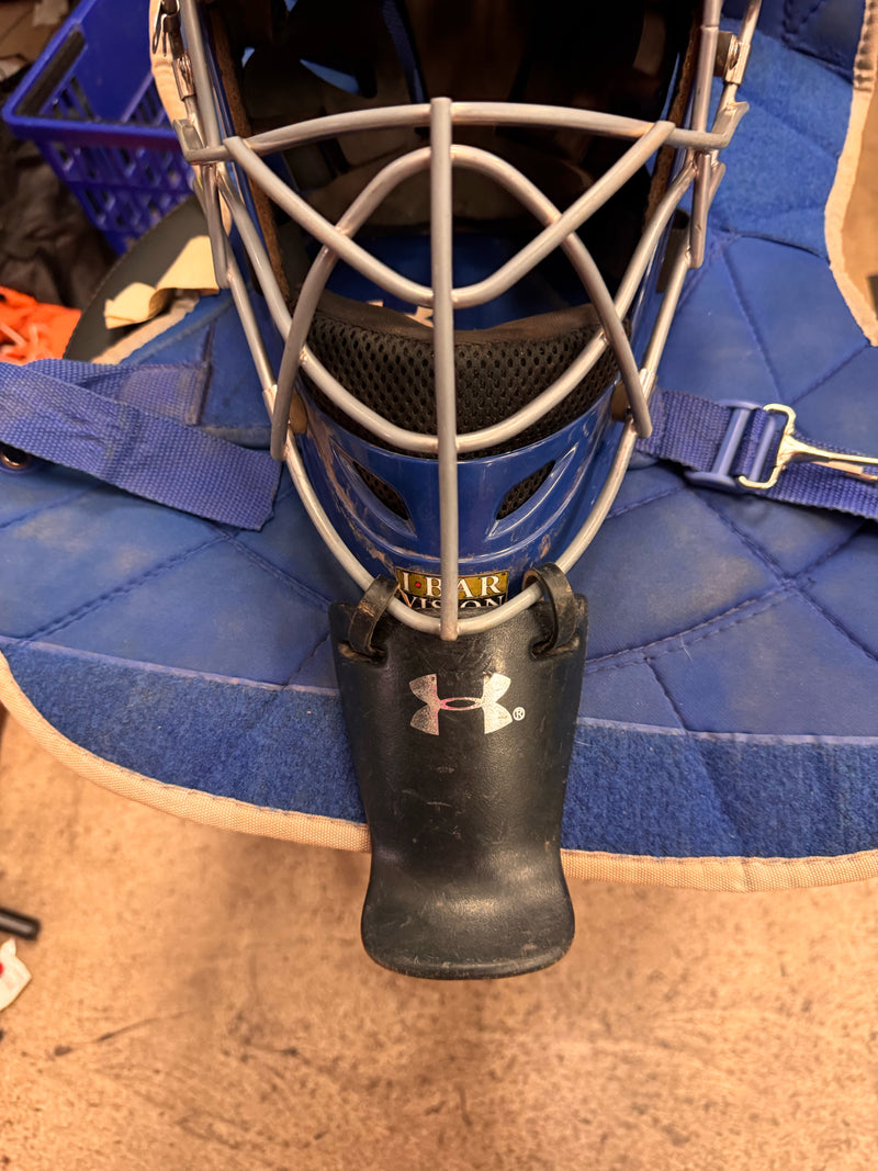 Load image into Gallery viewer, Used Under Armour Catchers Mask
