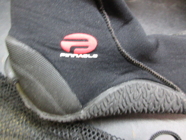 Load image into Gallery viewer, Used Pinnacle Size 6  DIVE BOOTS W/ Carry Bag
