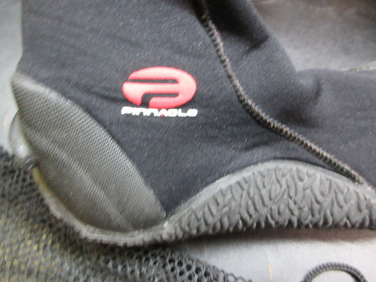Used Pinnacle Size 6  DIVE BOOTS W/ Carry Bag