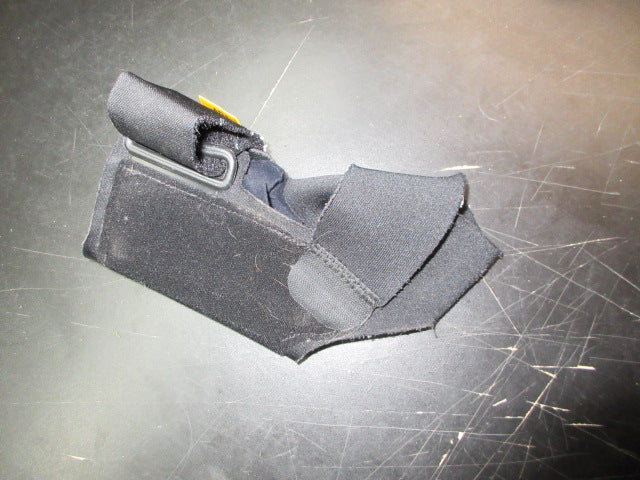 Load image into Gallery viewer, Used 3M Futuro Ankle Performance Support

