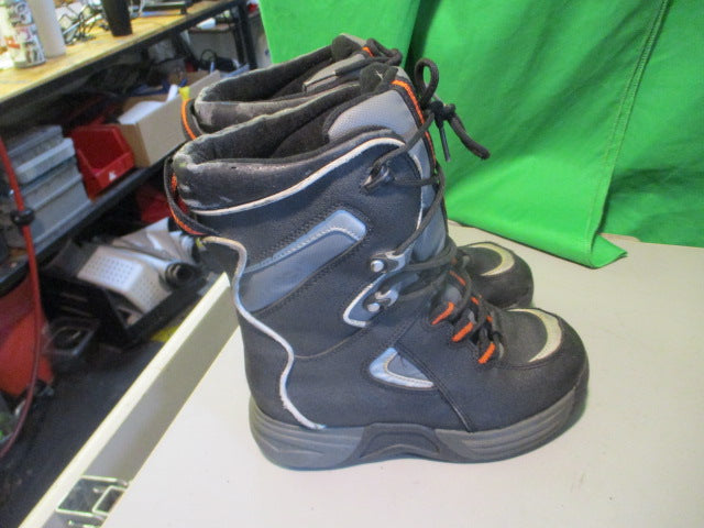 Load image into Gallery viewer, Used Bacl/Orange Winter Water Proof Size 4 Boots
